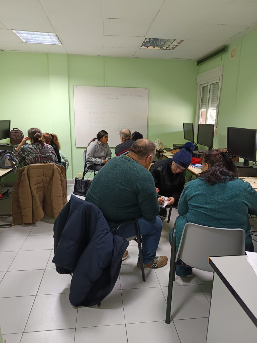iceas_ong's tweet photo. #Dinámica #NosPonemosLaGorraDeQuienContrata
Descripción de negocio ficticio para después definir la vacante a cubrir. 
Lxs participantes reflexionan acerca del análisis que es necesario hacer cuando se localiza un anuncio para un puesto de trabajo.
#ProyectoEmpleo #ConBuenPIE 💼 https://t.co/YjNEJyUh9C