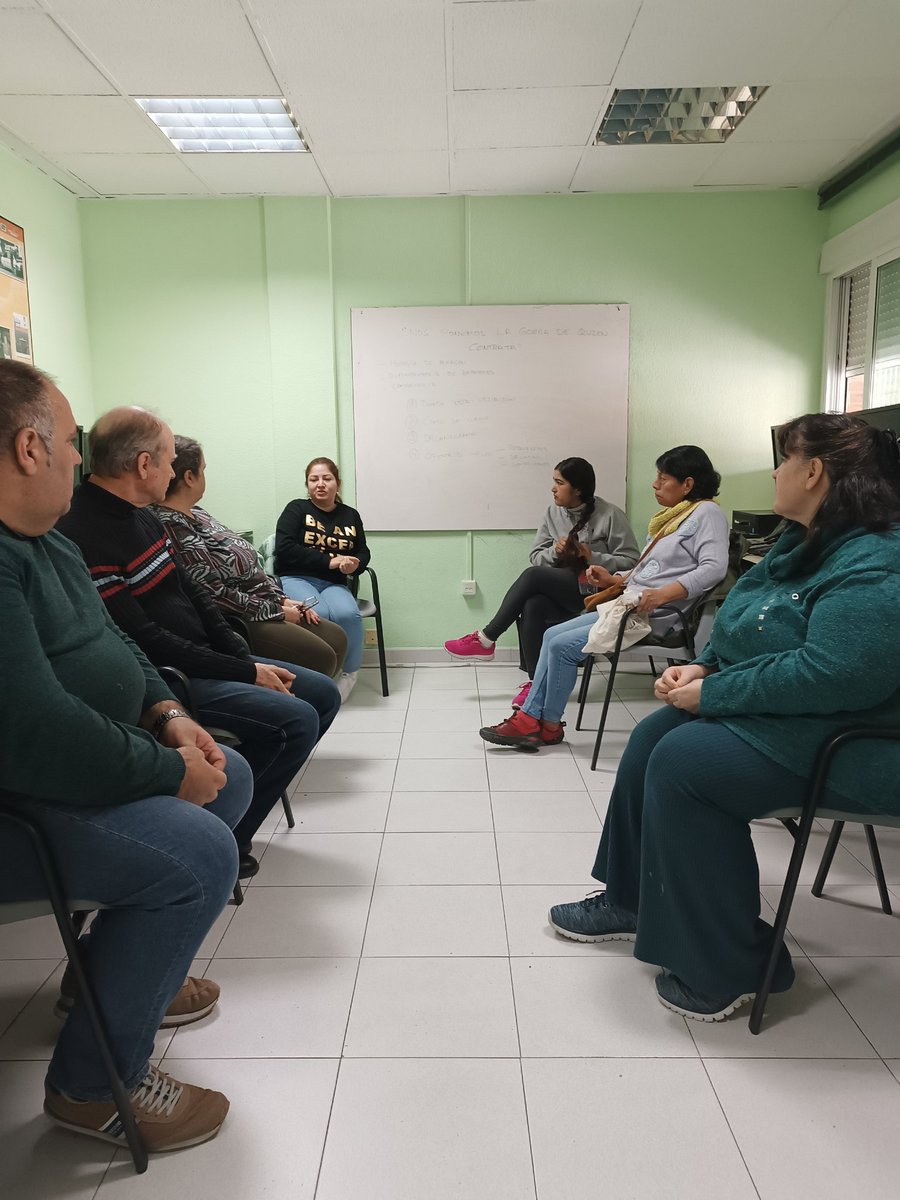 iceas_ong's tweet photo. #Dinámica #NosPonemosLaGorraDeQuienContrata
Descripción de negocio ficticio para después definir la vacante a cubrir. 
Lxs participantes reflexionan acerca del análisis que es necesario hacer cuando se localiza un anuncio para un puesto de trabajo.
#ProyectoEmpleo #ConBuenPIE 💼 https://t.co/YjNEJyUh9C