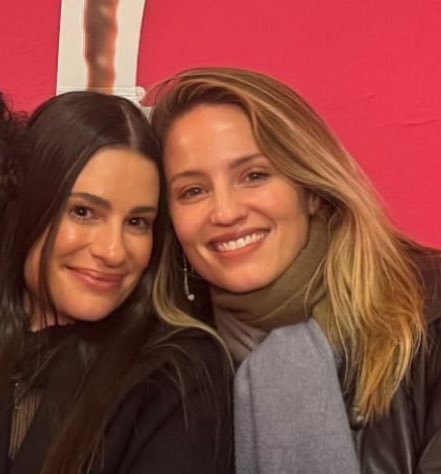 anazalata's tweet photo. Hola Ana del pasado ¿te acuerdas de cuando escribirás fics de cómo estas dos mujeres se liaban?
Pues en 2025 han subido una foto #Achele para que tengas un poquito de nostalgia de aquella divertida época https://t.co/wBEEK66VwY