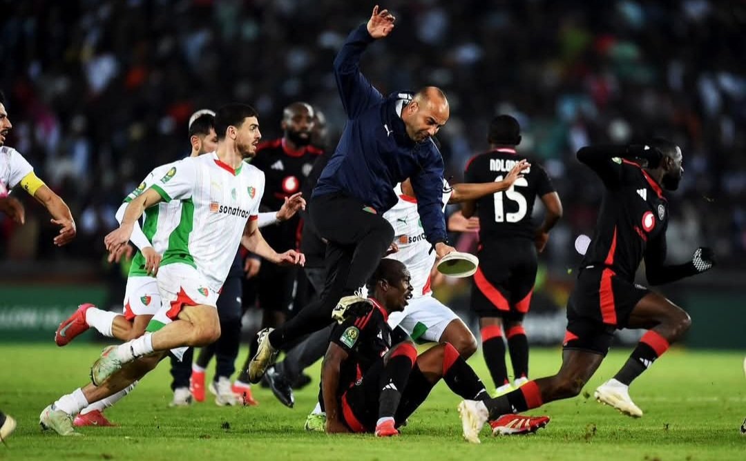 dibovhana's tweet photo. "Arabs must come to Orlando stadium," Pirates fans 

Arabs in Orlando 👇 🤣😂😅😂😂 https://t.co/g6UGEeQYqV