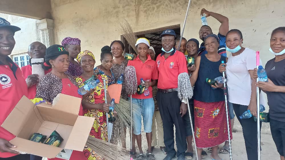hislovefdn's tweet photo. The Redeemed Christian Church of God, Nasarawa province 1, Nasarawa state. The CSR team embarked on an environmental sanitation Outreach. This is in fulfilment of sustainable development goals (SDG 6): clean water and sanitation. #rccgcsr https://t.co/2YfZeAd3Iv