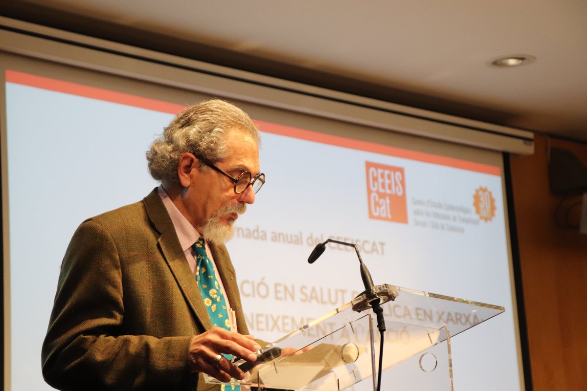 ceeiscat's tweet photo. 5/ Un moment especial: Jordi Casabona, fundador del CEEISCAT, s’acomiada de la seva darrera jornada anual com a director científic. "Espero que hàgim tingut impacte poblacional, amb rigor científic, amb tenacitat i assertivitat, però també amb molt de respecte". #CEEISCAT30 https://t.co/pH1lYoTsRV
