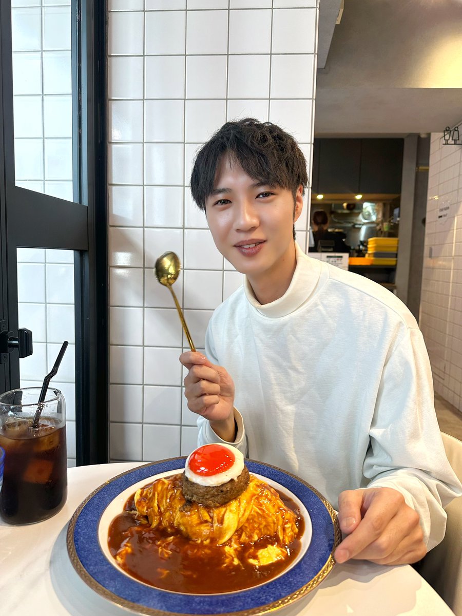 omega_ryota's tweet photo. 美味しかった😋
#sweetcheck #表参道ランチ #東京グルメ
#オムライス #ぱっかーんオムライス #ハンバーグ #カフェ
#tokyogourmet https://t.co/3y8eVq7oxI