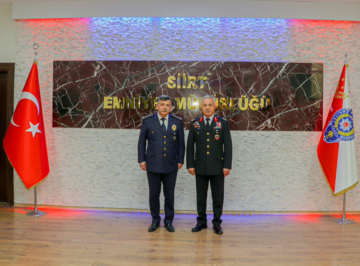 siirtJandarma's tweet photo. Kahraman Türk Polis Teşkilatımızın 180. Kuruluş Yıl Dönümü ve Polis Haftası münasebetiyle kardeş kurumumuz Siirt İl Emniyet Müdürlüğünü ziyaret ederek İl Emniyet Müdürümüz Sayın Necmettin ÖZTÜRK ile değerli meslektaşlarımızın gününü kutladık.  

@siirtemniyet https://t.co/w4JGry05zc
