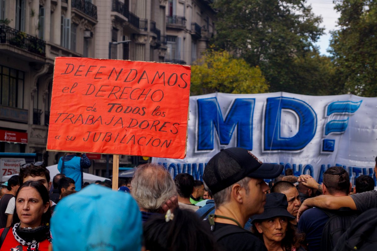 JoseCampagnoli's tweet photo. Acompañamos al movimiento obrero organizado en la imponente movilización en apoyo a los jubilados y jubiladas.

El pueblo enl a calle le está diciendo basta a éste modelo de ajuste y crueldad de Milei. https://t.co/NljmtDCQWt