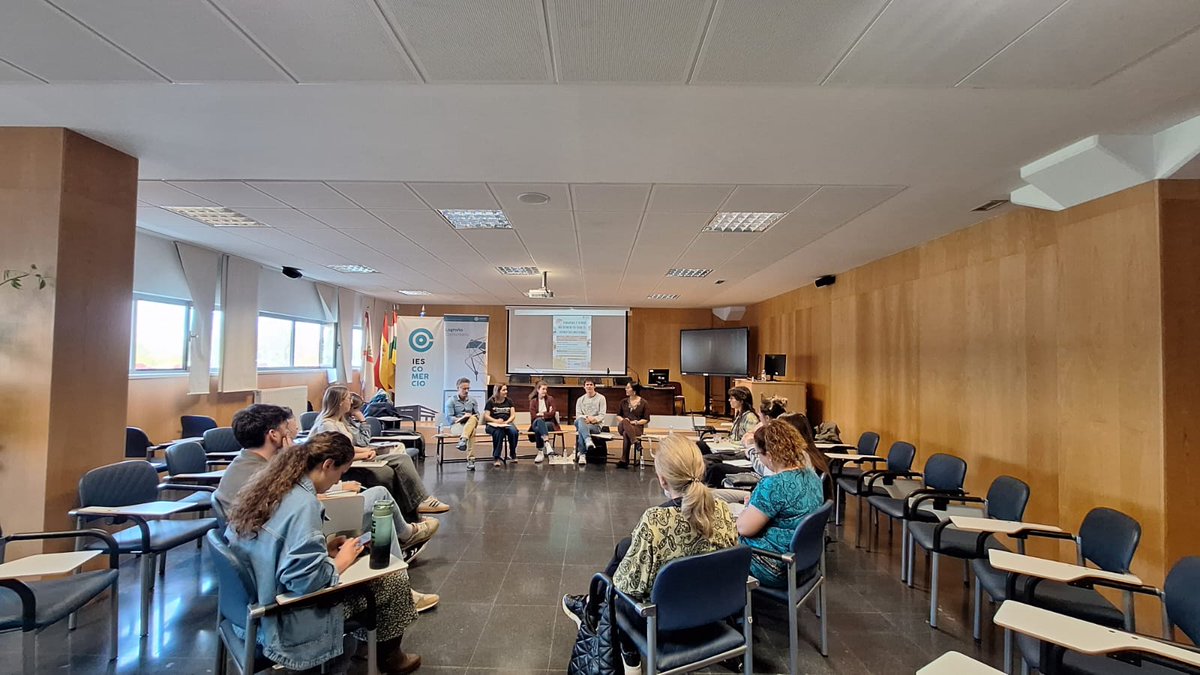 🧠🗝️ Ayer compartimos claves y herramientas sobre "Que identificar y como actuar" para la promoción del bienestar emocional de la adolescencia. Gracias a @fundacion_pioneros y al @programasaludablemente+ por dinamizar la sesión y al <a href="/IES/">Ies</a> Comercio por acogernos.