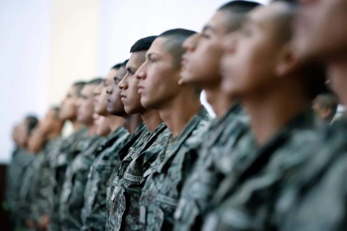 LaudEstereo's tweet image. 📢 ¡Buenas noticias para los jóvenes!
Quienes presten servicio militar recibirán un salario mínimo completo.🎙️El senador @Virguez explica cómo acceder al beneficio en @laudestereo #RevistaDeLaMañana 👇 ¿Estás de acuerdo con esta medida?
