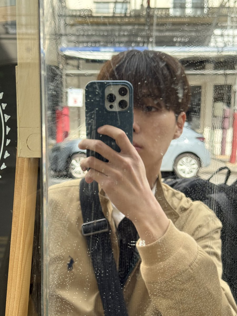 ones that didn’t make it to my insta feed…

A컷에 밀려 인스타에 못 올라간 사진들!!