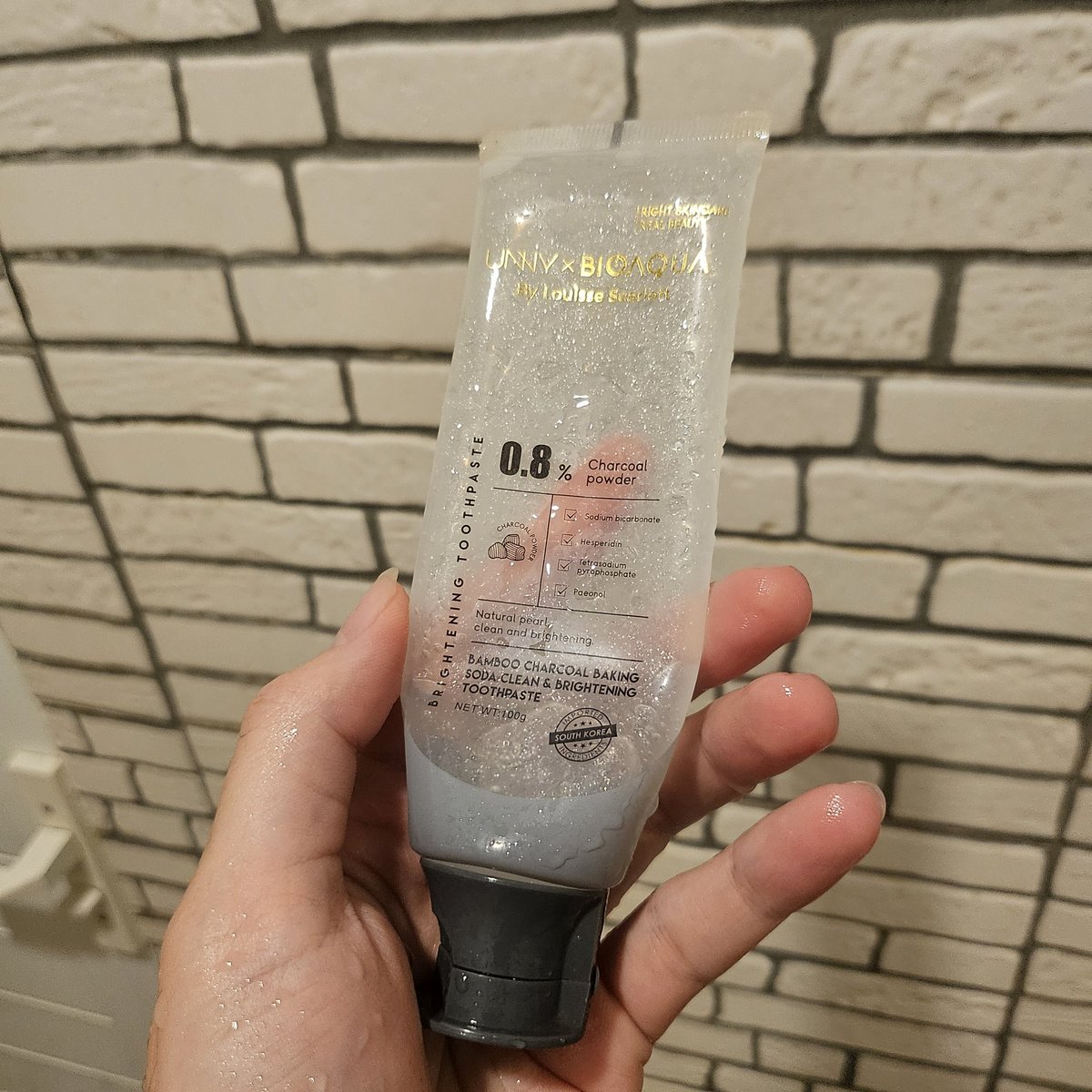 Knapa si bikin packaging nya begini, pake di muka rasanya aneh. Pas diliat liat ternyata pasta gigi dong

*salah make 3 hari