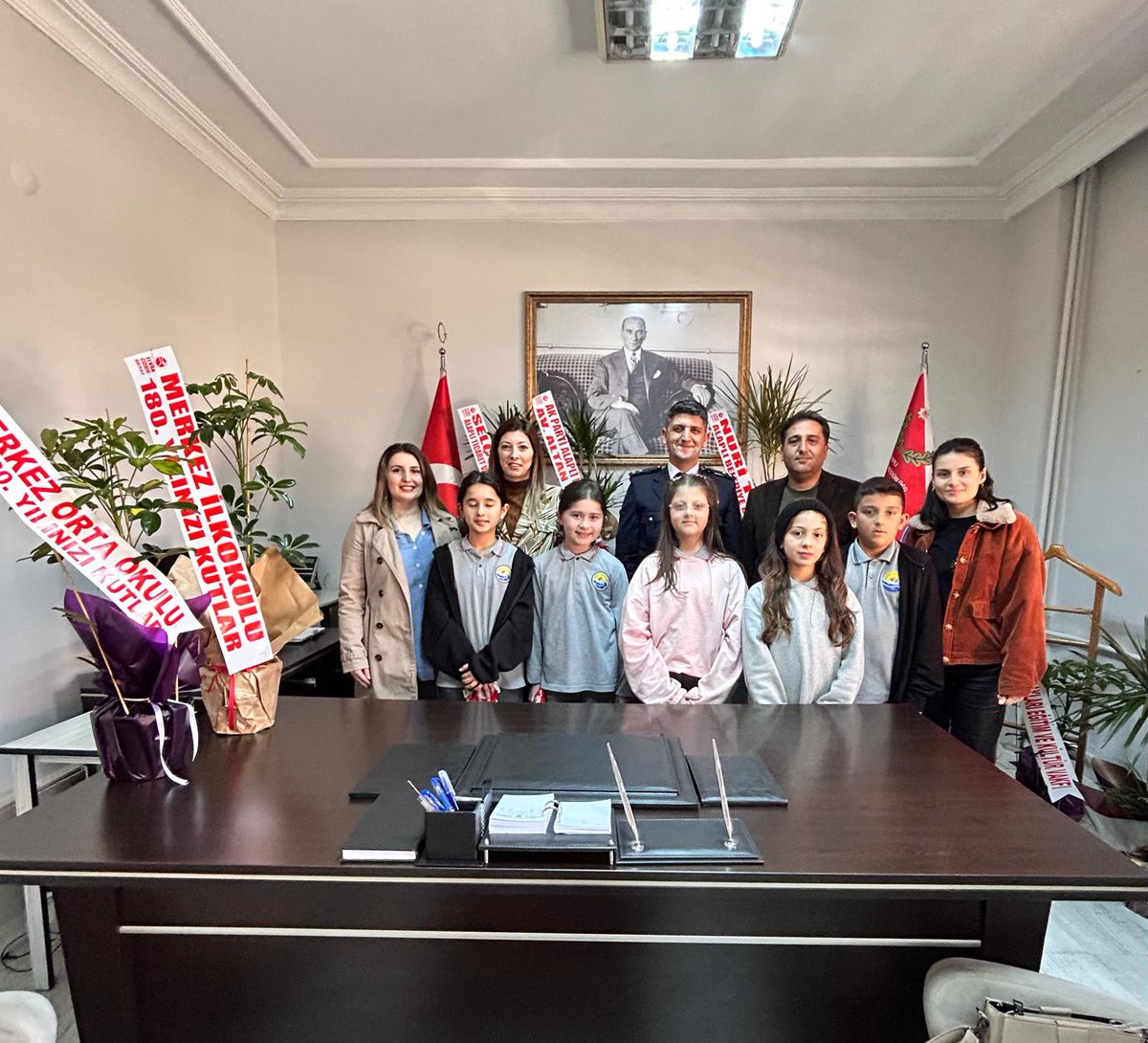 Alaplı Merkez Ortaokulu (@alaplimerkezoo) on Twitter photo Vatanımızın dört bir köşesinde güvenin adı olan Türk Polis Teşkilatımızın 180’inci kuruluş yıl dönümünü kutlu olsun.
Fedakârlığı görev bilen tüm kahraman polislerimizin #PolisHaftası’nı tebrik ediyoruz.👮🇹🇷
<a href="/tcmeb/">Millî Eğitim Bakanlığı</a> <a href="/ZonguldakMEM/">Zonguldak İl Millî Eğitim Müdürlüğü</a> <a href="/cevatcevik67/">Cevat Çevik</a> <a href="/kmehmet7819/">Mehmet Kaymakcı</a> Vatanımızın dört bir köşesinde güvenin adı olan Türk Polis Teşkilatımızın 180’inci kuruluş yıl dönümünü kutlu olsun.
Fedakârlığı görev bilen tüm kahraman polislerimizin #PolisHaftası’nı tebrik ediyoruz.👮🇹🇷
<a href="/tcmeb/">Millî Eğitim Bakanlığı</a> <a href="/ZonguldakMEM/">Zonguldak İl Millî Eğitim Müdürlüğü</a> <a href="/cevatcevik67/">Cevat Çevik</a> <a href="/kmehmet7819/">Mehmet Kaymakcı</a>