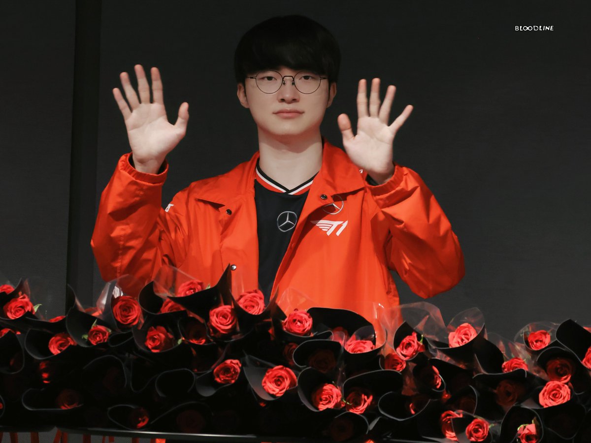 bloodline_T1's tweet photo. 250410 페이커 1,000전 축하합니다

HQ🌹

#T1WIN #T1Fighting 
#Faker #페이커 https://t.co/3dmyx3qJNb