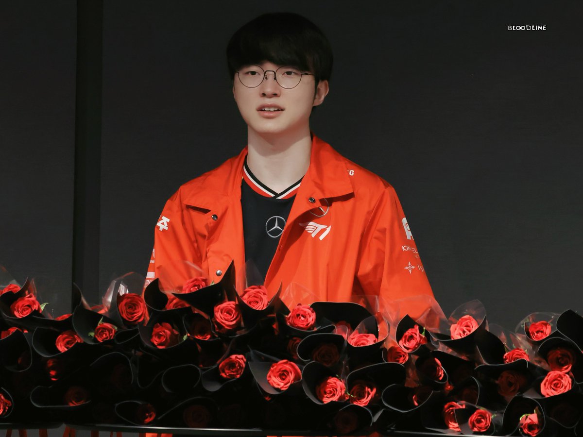 bloodline_T1's tweet photo. 250410 페이커 1,000전 축하합니다

HQ🌹

#T1WIN #T1Fighting 
#Faker #페이커 https://t.co/3dmyx3qJNb
