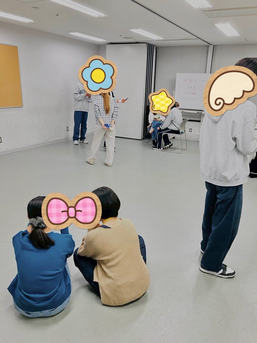 hosei_ichigeki's tweet photo. 【レク二日目】

本日は17人で演劇💫
脚本読み＆発表会を行い、笑顔とちょっぴりのドキドキで楽しい時間でした！

さて今週土曜12日はピクニック🍩
まだ一度もイベントに参加していない人も大歓迎ッ

春公演もご予約受付中⬇️
https://t.co/7YdaYd3ZIG

#春から法政 #市ヶ谷キャンパス
#学生演劇 #演劇 https://t.co/vKepmw8NL3