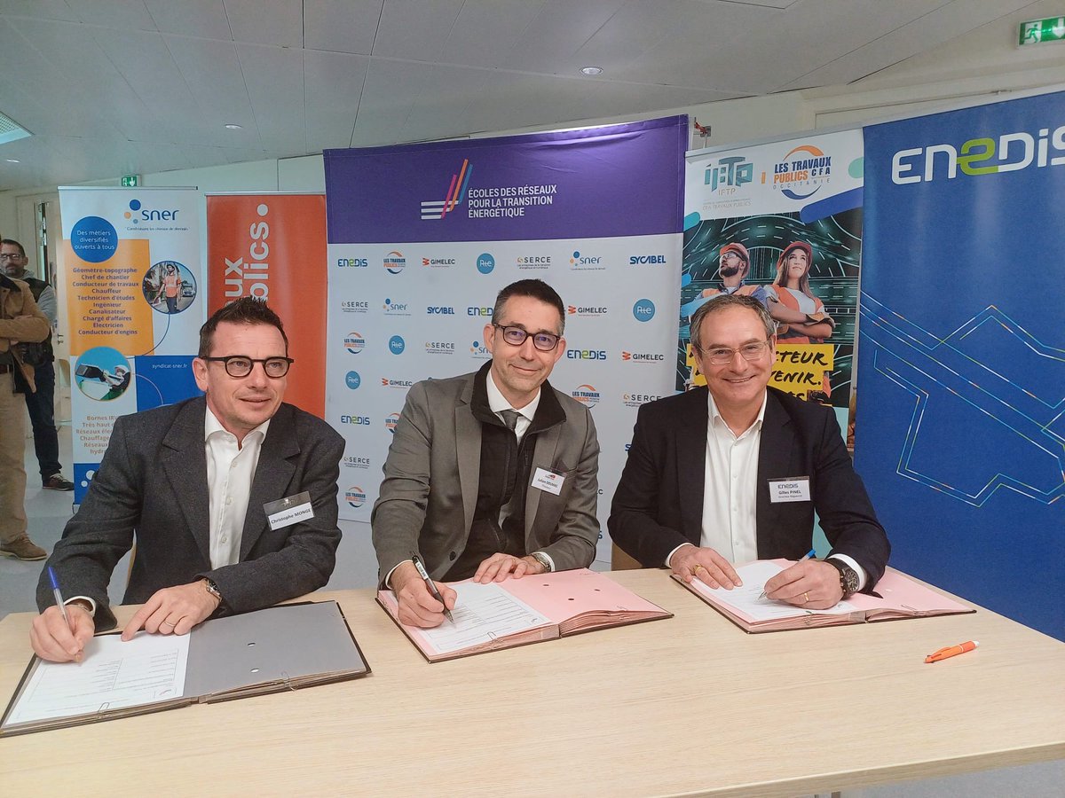 Transition énergétique en action à Castelnaudary

Le lycée Germaine-Tillion inaugure avec Enedis la première classe "École des réseaux" de l’Aude pour former les techniciens de demain.

Une filière d’avenir alors qu’Enedis prévoit 800 recrutements par an en Occitanie !