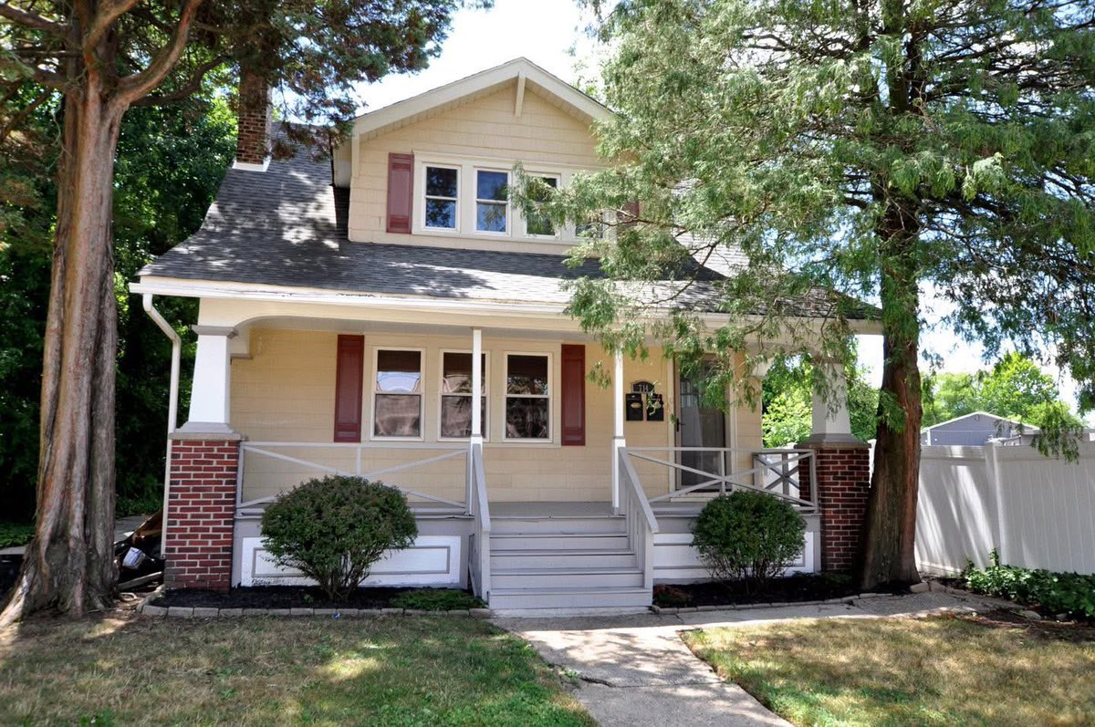 MicheleNJRealty's tweet photo. 🔥INVESTOR ALERT🔥 Fully rented out recently renovated Collingswood Duplex with excellent rental history! Offered at $425,000🏡 https://t.co/fI91xLMbrs