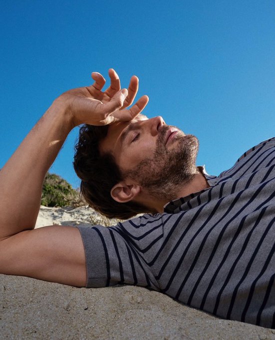 KMay_TV's tweet photo. Jamie Dornan x LOEWE. 🔥 

😎✨ #JamieDornan #LOEWE #ModaDeLujo #EstiloUnico #FashionIcon https://t.co/4lC6MidoCK