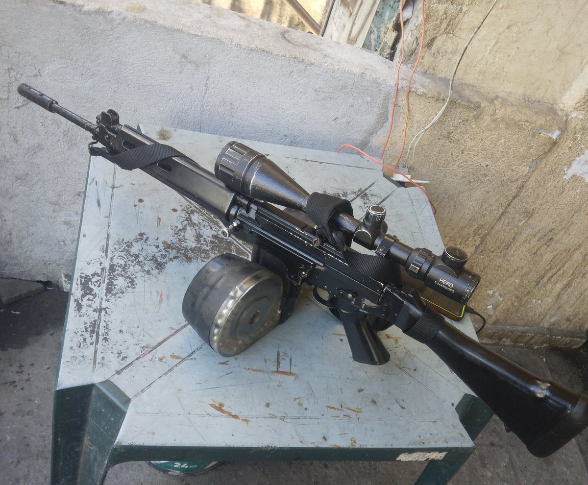 1x FN Fal
7.52x51mm

📌- Complexo da Penha, RJ.