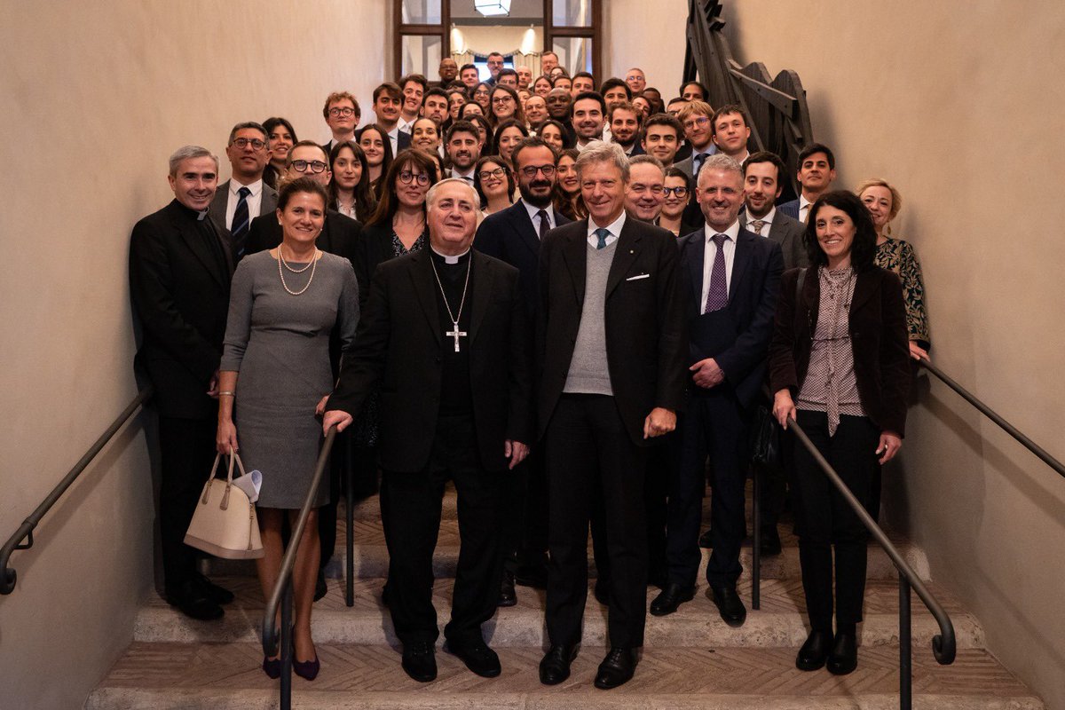 ItalytoHolySee's tweet photo. #tbt ieri pomeriggio a Palazzo Borromeo, terzo incontro annuale organizzato da @ItalytoHolySee tra diplomatici 🇮🇹 e🇻🇦in formazione dedicato a tema della lotta agli #abusi 

Comunicato ➡️ https://t.co/DF5aqNt1Rh

@hans_zollner 
@UniGregoriana 
@iscaramuzzi 
@LauraEgoli 
@ItalyMFA https://t.co/8OgpC5YeUt