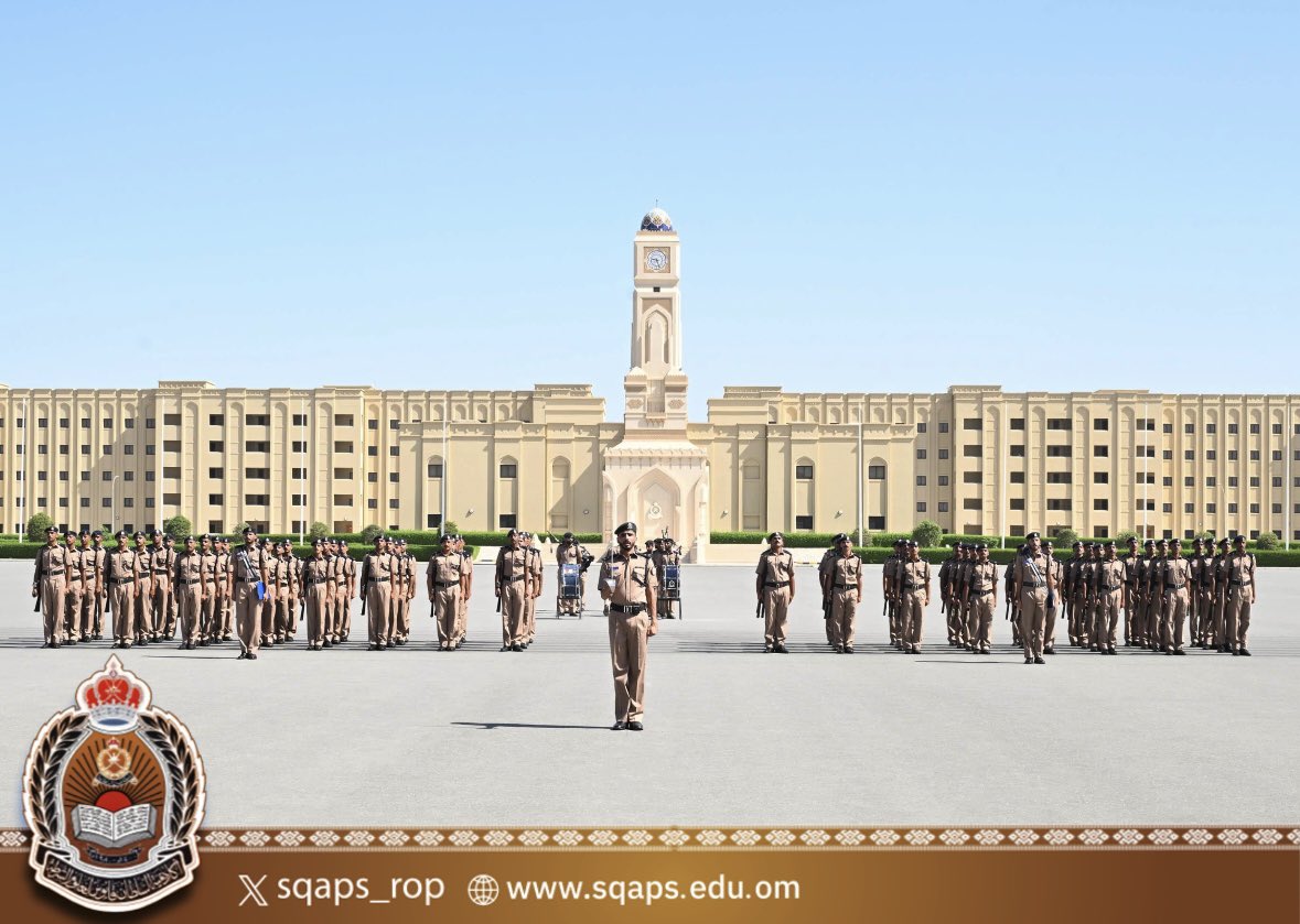sqaps_rop's tweet photo. تخريج دفعة جديدة من الملتحقين بمشروع تشغيل عمليات المناولة في المنافذ البرية بمعهد المستجدين.

#شرطة_عمان_السلطانية 
#اكاديمية_السلطان_قابوس_لعلوم_الشرطة https://t.co/AHjQWxp18w