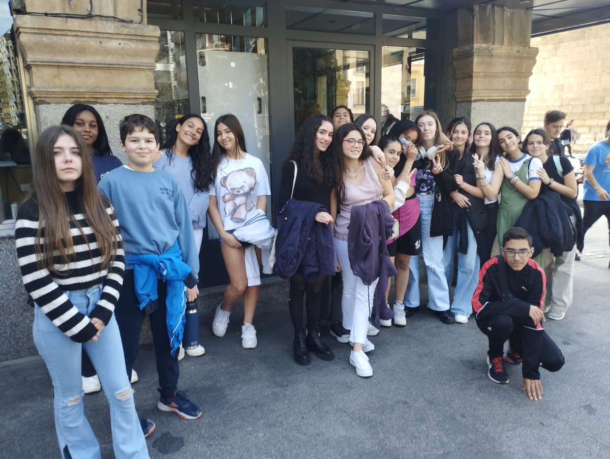iesfgb's tweet photo. Empezando el CHANFAINAS FEST en el Auditorio de Calatrava.
Música, literatura, danza, relatos, mímica...A TOPE con e@iesfgb. Julia García 1 Premio en la Categoría RELATO. Y Sam Valiente 4 categoría BAILE.
@cfiesalamanca @iesfrojas @educacyl @ampaIESFGB https://t.co/hH2EZ5Hepm