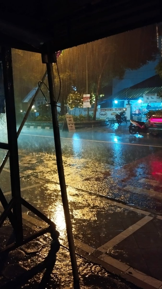 cizhii's tweet photo. 雨 https://t.co/yMv84pnNup