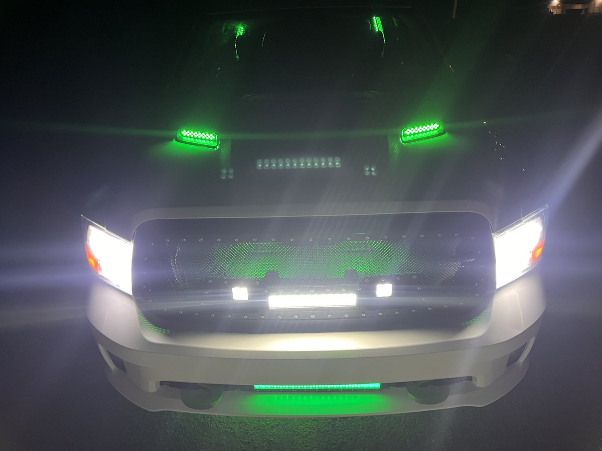Tonkaty_91's tweet photo. I just keep adding lights! #ram #canadianram #truenorthrams https://t.co/tMSXYxObaO