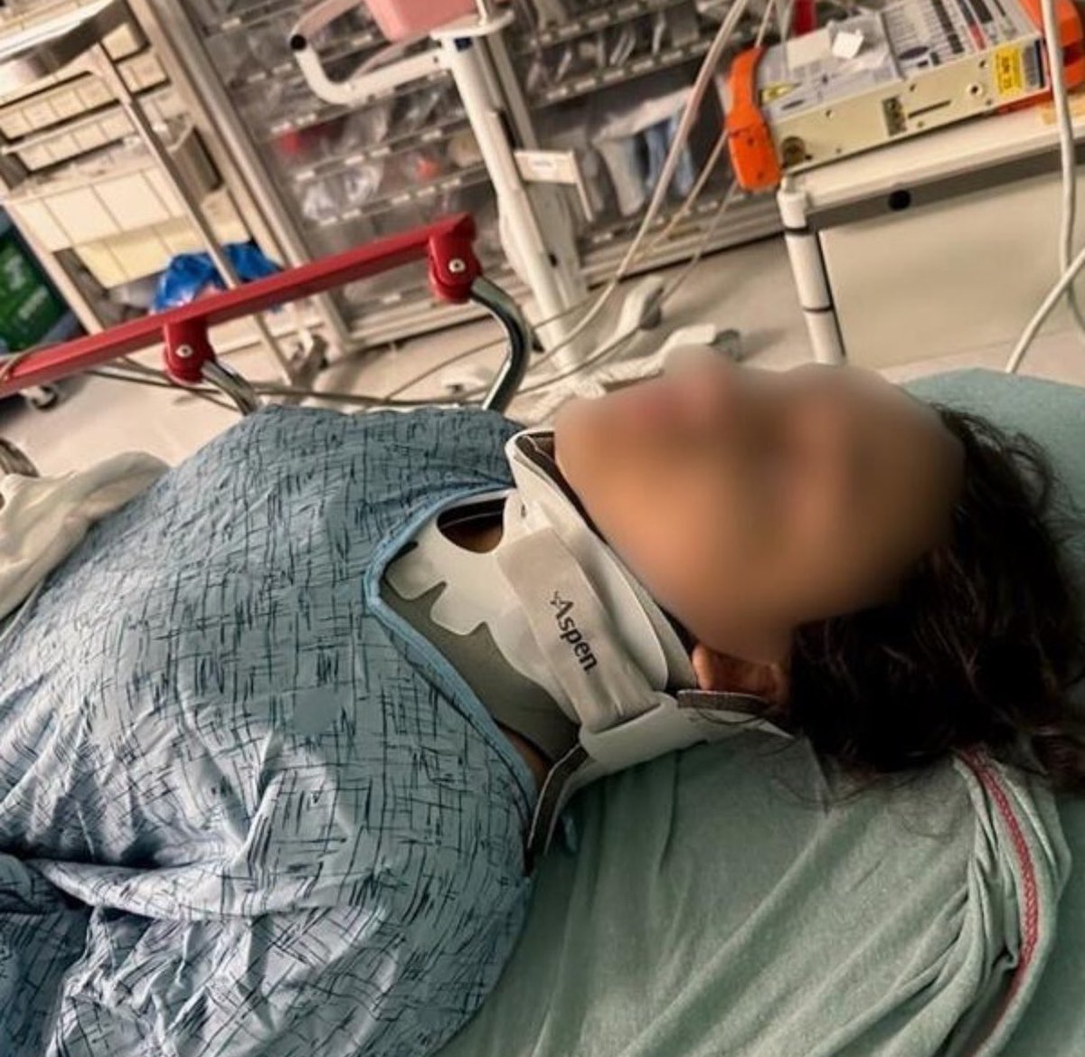 Stop Arab Hate (@stoparabhate) on Twitter photo 🚨 BREAKING: Three Afghan girls were assaulted by a mob of 20 middle schoolers at <a href="/HoustonISD/">Houston ISD</a>
The attackers reportedly stabbed the girls with pencils, and left one beaten and hospitalized 🚨 BREAKING: Three Afghan girls were assaulted by a mob of 20 middle schoolers at <a href="/HoustonISD/">Houston ISD</a>
The attackers reportedly stabbed the girls with pencils, and left one beaten and hospitalized