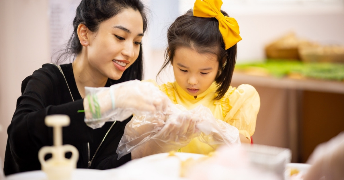 BVISHanoi's tweet image. ✨ Want to help your child grow stronger through life’s ups and downs?
Discover 5 simple tips from Ms Lena Perriam on how parents can build resilience at home.
👉 zurl.co/g0cH8
#BVISHanoi #ParentTips #ResilientLearners #StudentWellbeing