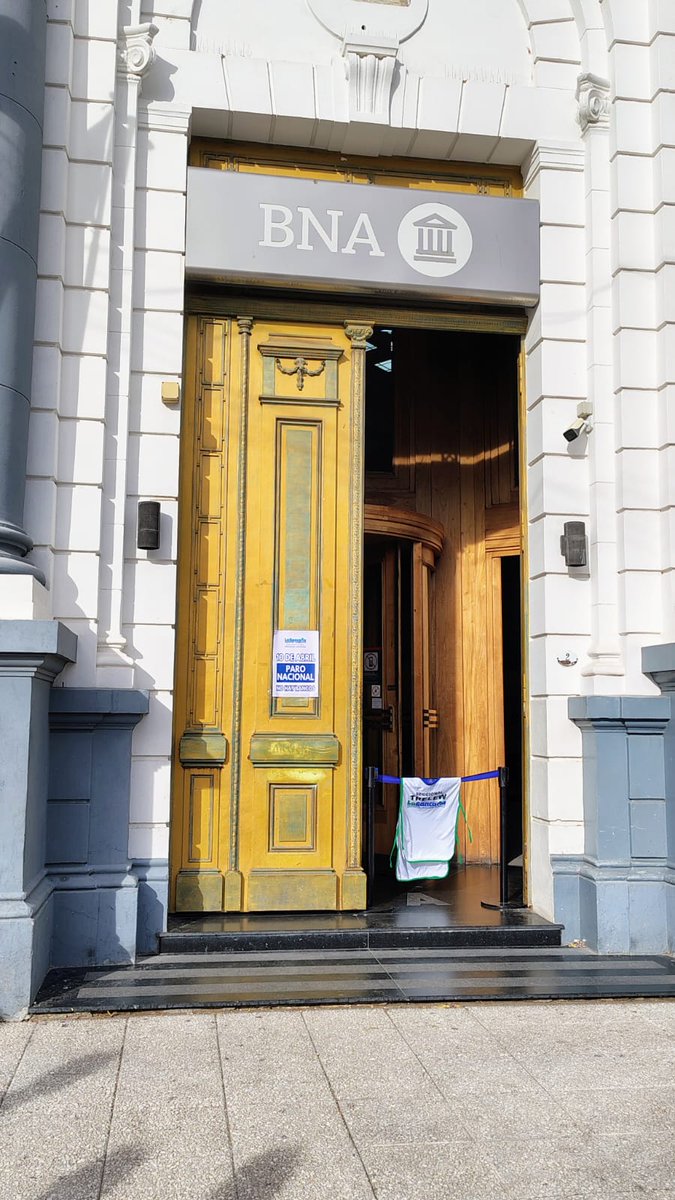 labancaria_tre's tweet photo. #Trelew #Rawson #PuertoMadryn #Esquel  #ParoGeneral 
#Bastadeajustes #Paritariassintecho
#PalazzoConduccion #labancariatrelew https://t.co/gBPdp8GQjR