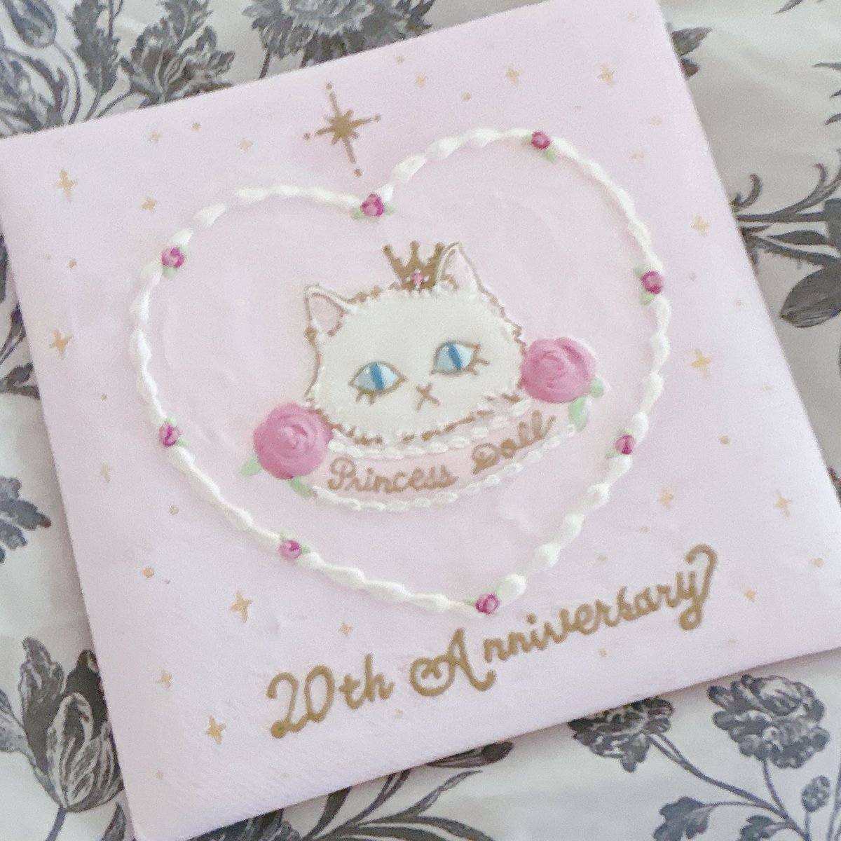 Toy_Toy_Toyme's tweet photo. Princess Doll 20th Anniversary POP UP SHOP「Sweet Castle」
一緒にお祝いさせていただけたこと、改めて嬉しく光栄に思っております✨
1枚目の写真はお祝いの気持ちを込めて制作したアートパネルです🎀
Princess Doll様のさらなるご活躍を心からお祈りしております💖
#SweetCastlePD https://t.co/ShSU3x4lNH