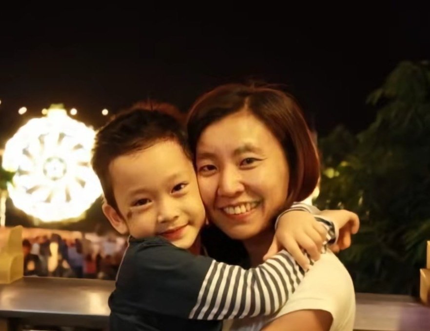 RegielynS13's tweet photo. "tsaka mas iniisip ko kung paano ko matutulungan yung mommy ko. gusto ko magstop na syang magwork."

how could you hate someone who does everything for his family, for his mom?? he's in the industry not just for his own satisfaction, but also for his family 🤍 #RabinAngeles https://t.co/aF2LuOftkf