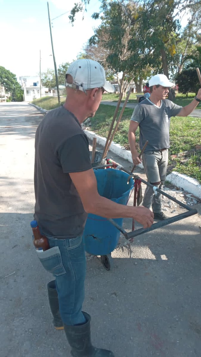 AsambleaLaLisa's tweet image. Seguimos trabajando en #LaLisa ... Trabajadores de #Comunales continúan las acciones de embellecimiento y limpieza por el #1DeMayo #PorCubaJuntosCreamos