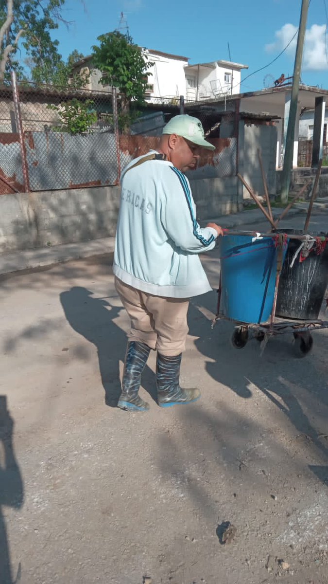 AsambleaLaLisa's tweet image. Seguimos trabajando en #LaLisa ... Trabajadores de #Comunales continúan las acciones de embellecimiento y limpieza por el #1DeMayo #PorCubaJuntosCreamos