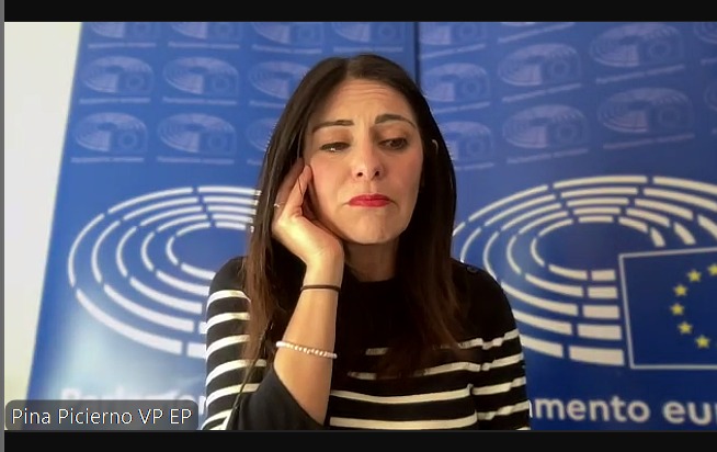 CDEunimol's tweet image. Anche #CDEunimol e @EuropeDirectCBa alla Riunione annuale delle reti #EuropeDirect a @ComuneFeltre e #Pedavena organizzata @europainitalia con @MontagnaVeneta: preziosa occasione di aggiornamento, approfondimento e confronto nella splendida cornice del #Feltrino. #cdeita #golocal