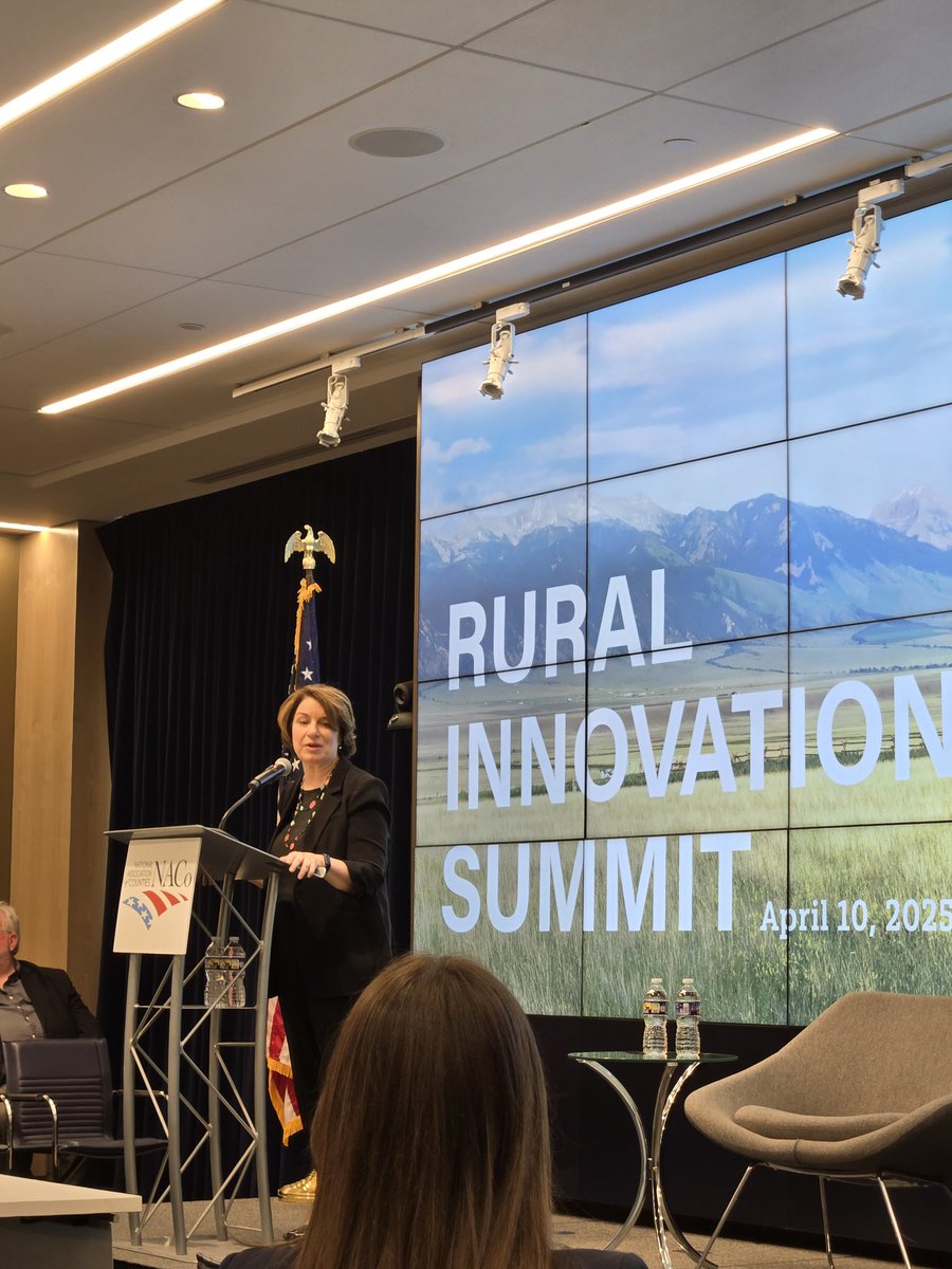Sen Klobuchar bringing humor and seriousness to the Rural Innovation Summit this morning. Grateful for her commitment and grit to ensure rural America can move forward in this time of change. <a href="/Ruralinno/">Center on Rural Innovation</a> <a href="/NACoTweets/">NACo</a>