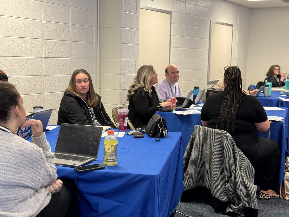 chambersjpc's tweet photo. Just glad to be #BackTogether again: #Happy #NationalAssistantPrincipalsWeek!
@IPSSchools #TeamIPS #IAmIPS #WatchUsWork #WatchUsLearn https://t.co/KfFb8FPU5i