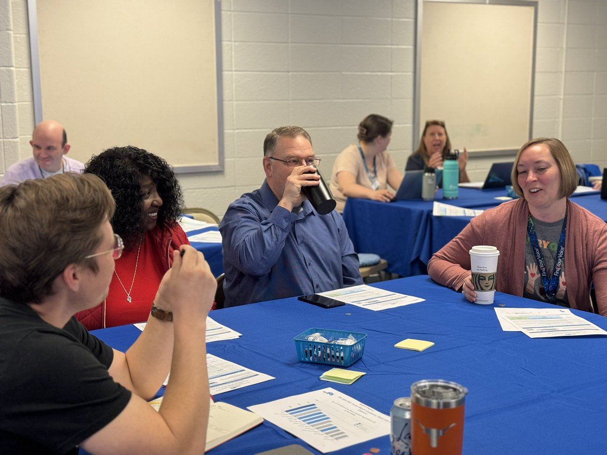 chambersjpc's tweet photo. Just glad to be #BackTogether again: #Happy #NationalAssistantPrincipalsWeek!
@IPSSchools #TeamIPS #IAmIPS #WatchUsWork #WatchUsLearn https://t.co/KfFb8FPU5i