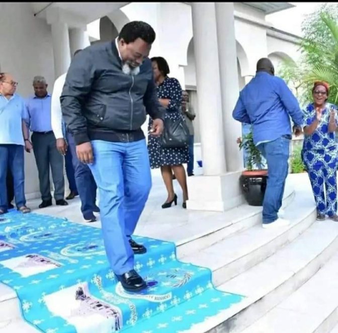 Don king Bonga (@bongadon1) on Twitter photo #RDC: La phrase utilisée par le président honoraire Raïs Kabila kabange " Je ne vous dis pas au revoir,mais à bientôt ". Était elle une prophétie ? <a href="/BNzimbi/">B A R B A R A N Z I M B I</a> <a href="/Peguynyembo243/">P E G U Y - N Y E M B O 🇨🇩</a> <a href="/NehemieMwilanya/">Néhémie Mwilanya</a> <a href="/Marieolive14753/">Marie olive kabila Lembe🇨🇩🇨🇩</a> <a href="/KalumbiKam/">Ferdinand KAMBERE</a> <a href="/MushobekwaMa/">Mushobekwa Marie-Ange</a> <a href="/KashamaOdia/">Arlette Odia CDUC</a> #RDC: La phrase utilisée par le président honoraire Raïs Kabila kabange " Je ne vous dis pas au revoir,mais à bientôt ". Était elle une prophétie ? <a href="/BNzimbi/">B A R B A R A N Z I M B I</a> <a href="/Peguynyembo243/">P E G U Y - N Y E M B O 🇨🇩</a> <a href="/NehemieMwilanya/">Néhémie Mwilanya</a> <a href="/Marieolive14753/">Marie olive kabila Lembe🇨🇩🇨🇩</a> <a href="/KalumbiKam/">Ferdinand KAMBERE</a> <a href="/MushobekwaMa/">Mushobekwa Marie-Ange</a> <a href="/KashamaOdia/">Arlette Odia CDUC</a>