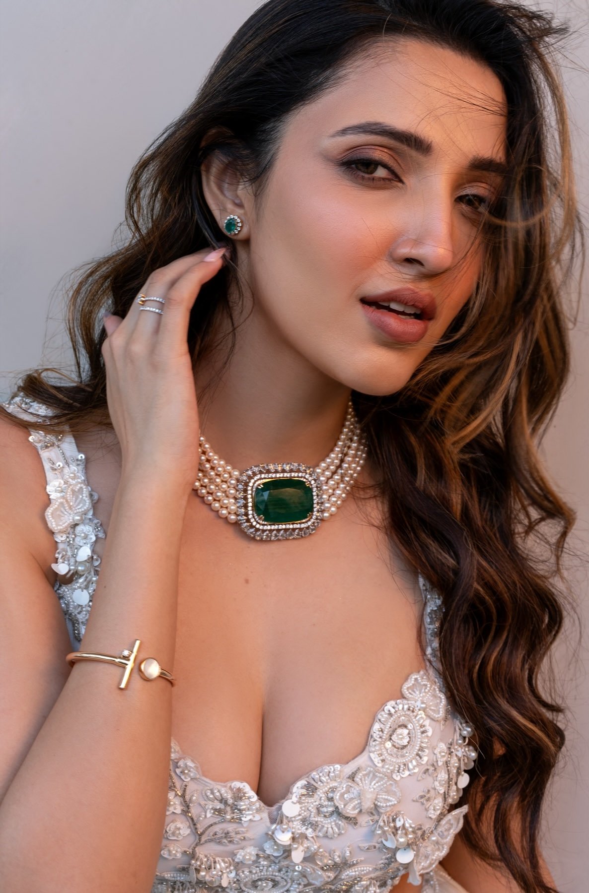 GoLWm7hWMAADX5T?format=jpg&name=large