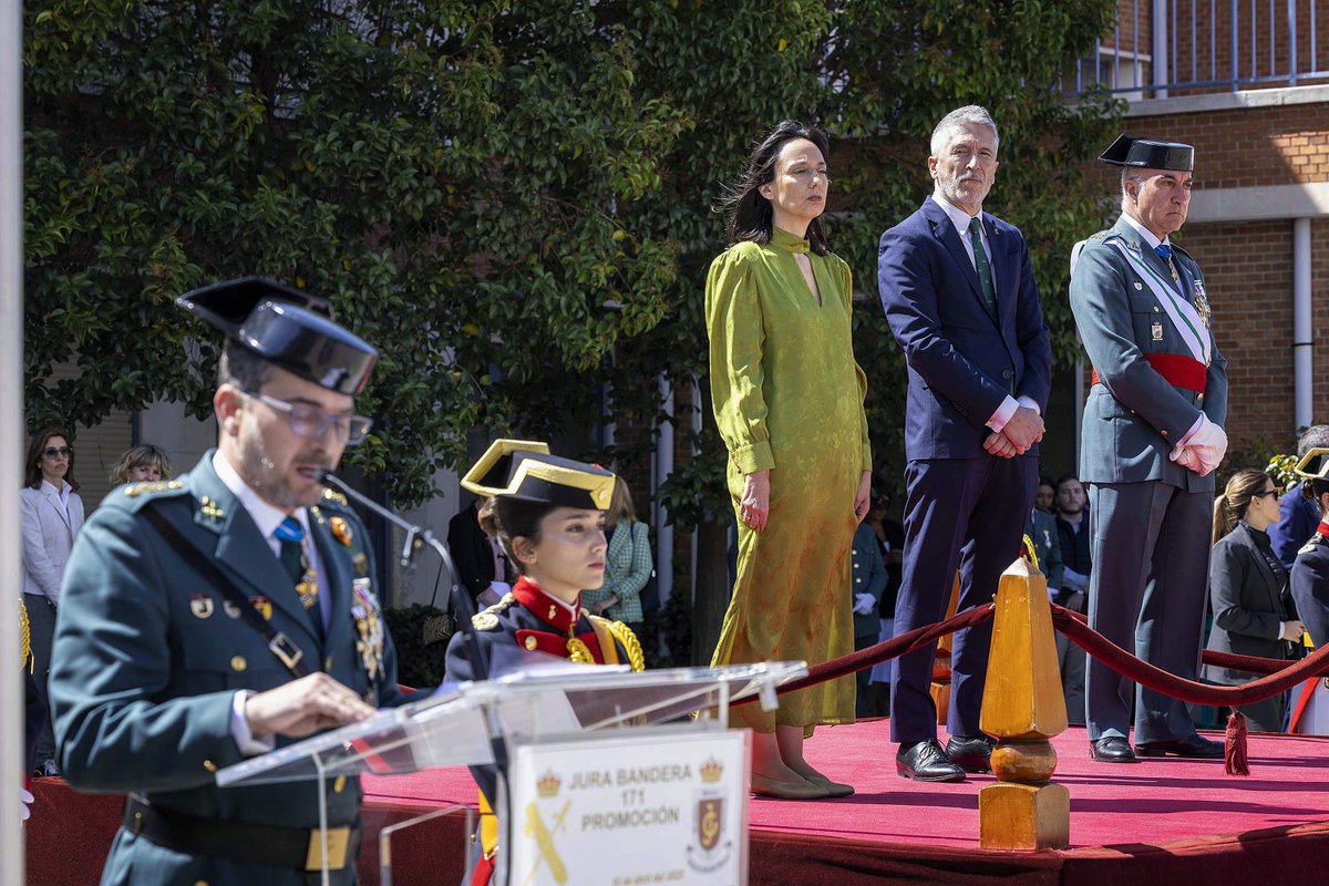interiorgob's tweet photo. Grande-Marlaska preside la jura de bandera de la 171ª promoción del Colegio de Guardias Jóvenes de @guardiacivil de #Valdemoro

🗣️“Ser guardias civiles os obligará a dar lo mejor de vosotros mismos para proteger el ejercicio de los derechos y libertades de vuestros conciudadanos” https://t.co/ynL8Pe80eu