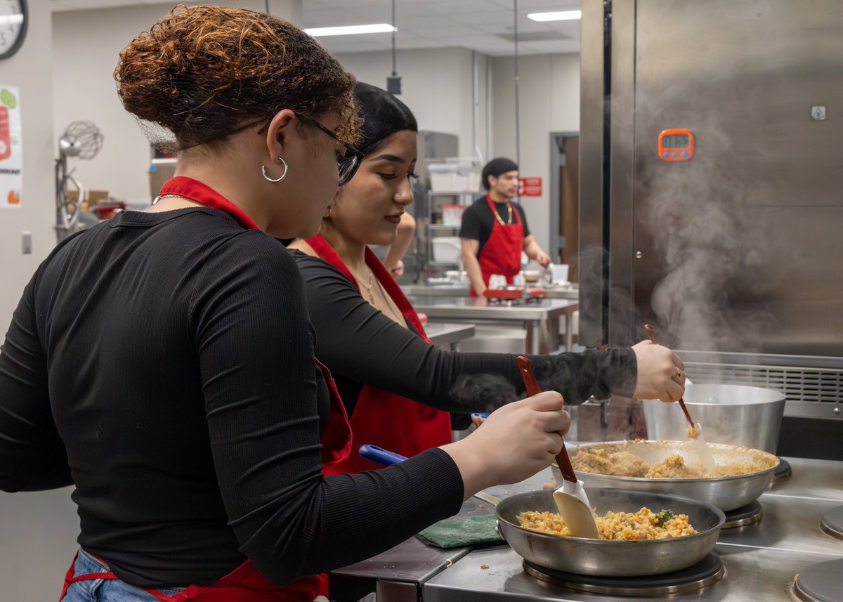 LakeBeltonHS's tweet image. In Mr. Warren's 4th and 5th period Culinary classes, students are diving into the vibrant world of Asian cuisine! 🌏🍜 They're learning hands-on techniques and exploring bold flavors that celebrate rich cultural traditions! 🍱🥢

#AsianCuisine #CookingSkills #LakeBeltonCulinary