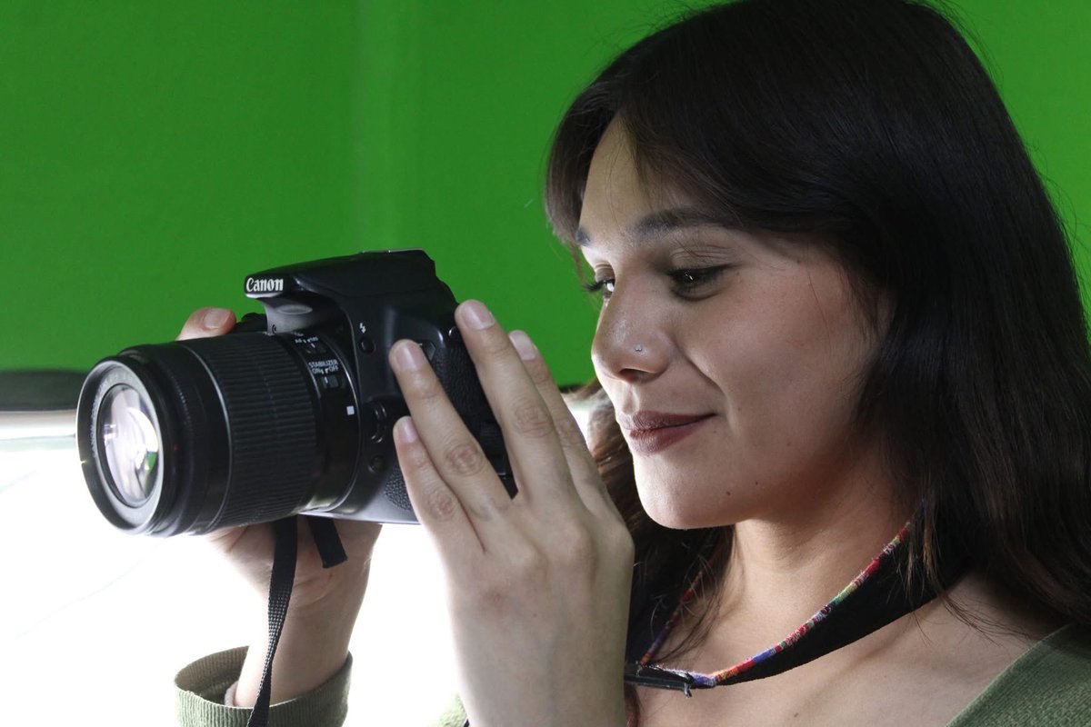 Estudiantes del grupo 402 de la carrera en Desarrollo de Negocios participaron en una sesión de fotos profesional como parte de la materia Diseño Gráfico, bajo la guía de la maestra Silvia Suriday Escorcia
 #DesarrolloDeNegocios 
 #FormaciónIntegral