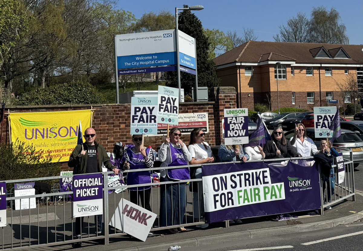 BasfordLabour's tweet photo. Fair pay for Health Care Workers! #Basford #Labour Cllr @nick_raine out in support of @UNISONEastMids members on strike at #CityHospital #Nottingham https://t.co/9HX0jpAhQF