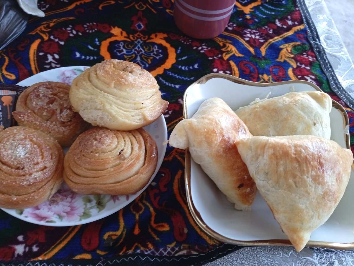 Ishdan keldim 
Kelsam jannatim Onajonim somsa bolichka pishirgan ekanlar rahmat aytib mazza qilib yeyoman