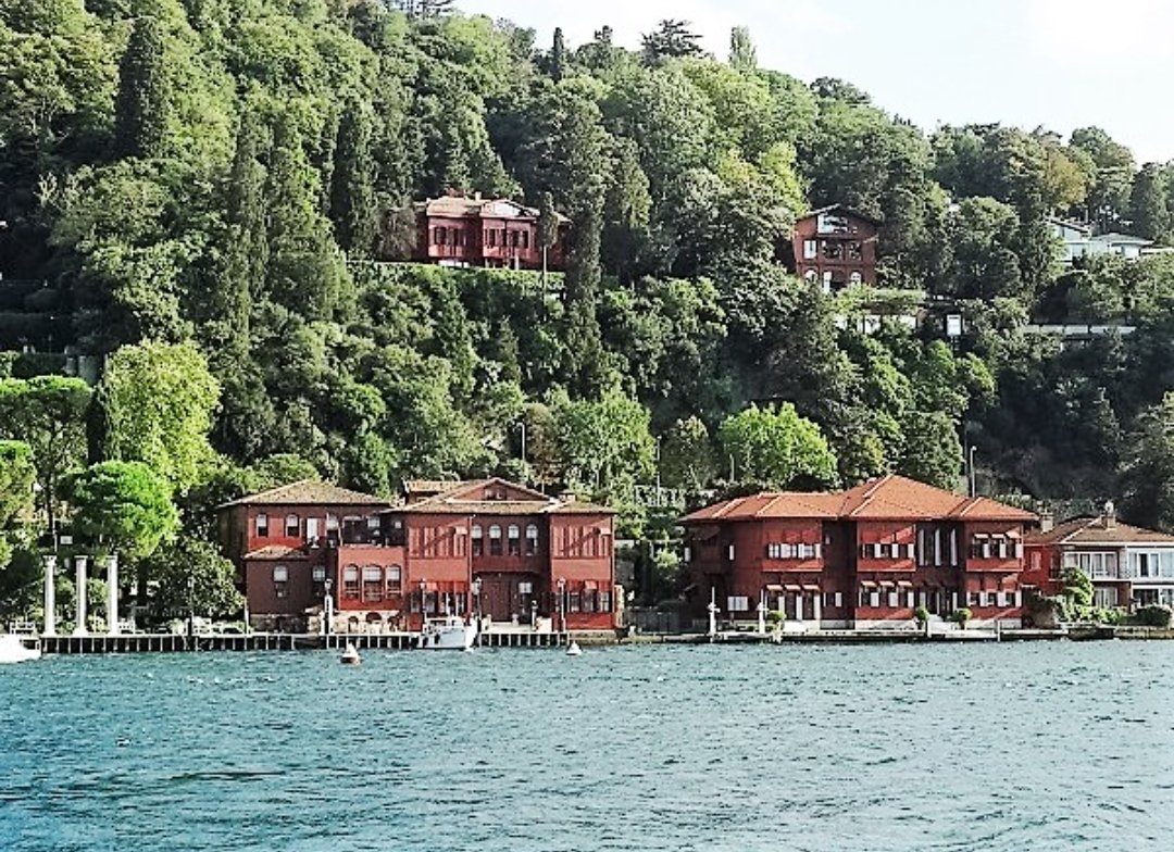 bozzo06's tweet photo. Kont, İslam Hukuku doktorasını tamamladıktan sonra Fransa hükümeti tarafından mali konularda danışmanlık yapmak üzere İstanbul’a gönderildi. Lorando’ların kızıyla evlenince itibarının yanında zenginliği de artmıştı. Önce Server Paşa yalısını satın aldı, ardından https://t.co/BV9ynxSnVA