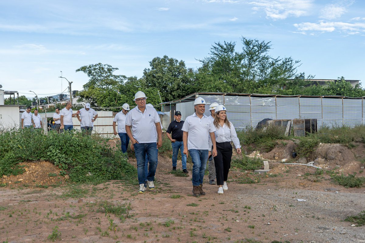 comfamiliarh's tweet photo. #EnAcción👷🏻‍♂️ Asimismo, se realizó seguimiento al avance del proyecto de vivienda 'Ciudadela de la Felicidad' en Neiva🏠👌🏻
•
•
#PortuProgresoTodo #ProyectoDeVivienda #Neiva #CiudadelaDeLaFelicidad #ComfamiliarHuila https://t.co/S2ebnv5qkq
