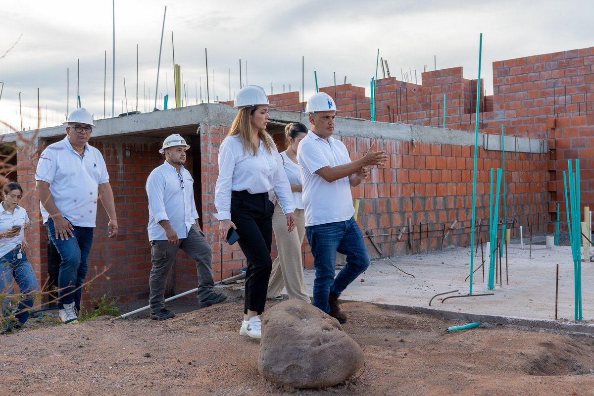 comfamiliarh's tweet photo. #EnAcción👷🏻‍♂️ Asimismo, se realizó seguimiento al avance del proyecto de vivienda 'Ciudadela de la Felicidad' en Neiva🏠👌🏻
•
•
#PortuProgresoTodo #ProyectoDeVivienda #Neiva #CiudadelaDeLaFelicidad #ComfamiliarHuila https://t.co/S2ebnv5qkq