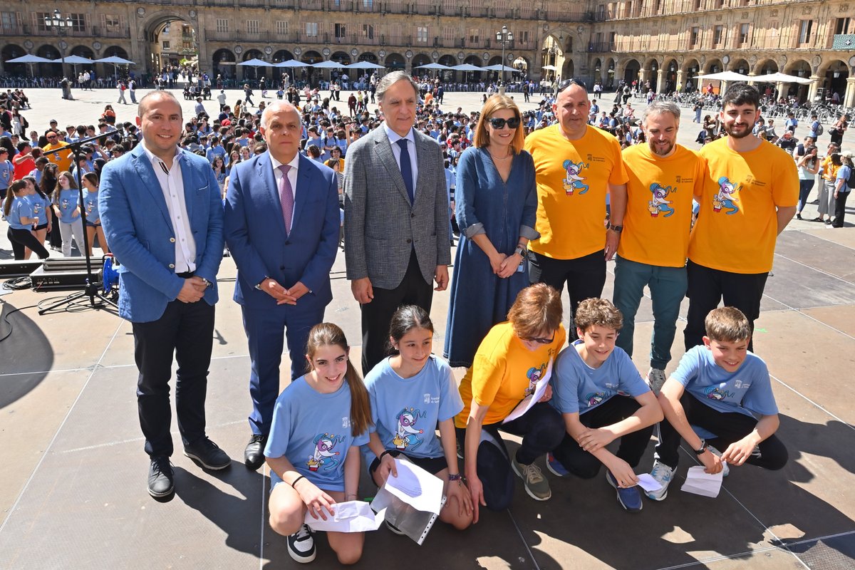 aytoSalamanca's tweet photo. 🏃‍♂️@CGCarbayo defiende la educación física como la mejor herramienta para favorecer la inclusión, la igualdad de oportunidades y la diversidad dentro y fuera de las aulas durante la celebración, en la Plaza Mayor, del Día de la Educación Física en la Calle

https://t.co/ovGaizLgt6 https://t.co/IPHFyJO3Vd