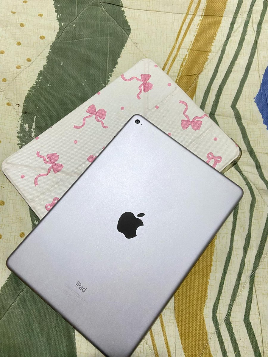 jaycornic's tweet photo. interest check .ᐟ wts lfb ipad ph

• iPad air 2 silver, 64gb wifi
• with charger, pencil , &amp; case + tempered glass uninstalled 
• dm for inquiries 

🏷️: ic wts wtb wtt lfb lfs lft ph apple legit authentic official 9 gen iPhone macbook mac https://t.co/rkxDP1YQsT