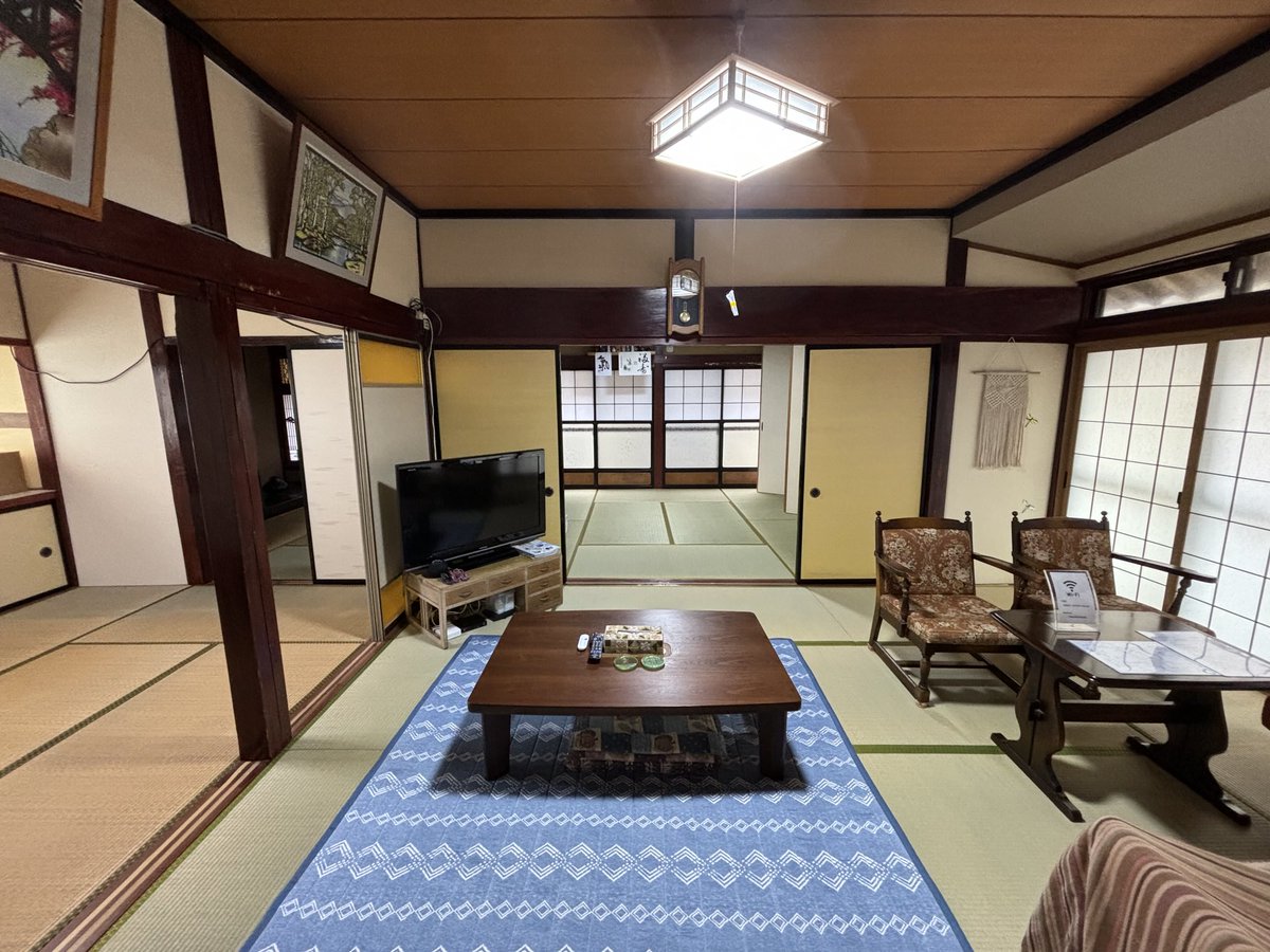 stella_noto's tweet image. 夏のご予約の受付けを始めさせていただきました。
毎日一組様のみの貸切りでご利用いただけます。
1名様は1泊6,000円、5泊より。
2名様以上は1泊12,000円、2泊より。
等となっております。
お問い合わせ、ご予約はお電話で。
080-3176-0328
#能登の海辺に有るゲストハウス